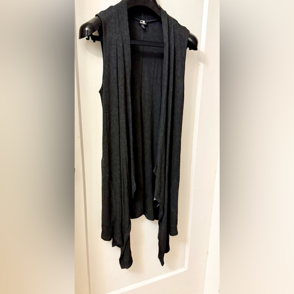 CABLE & GAUGE DARK GREY THIN KNIT VEST